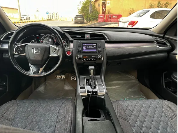 Car image 17