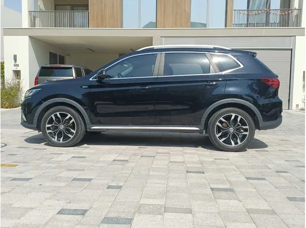 Car image 4