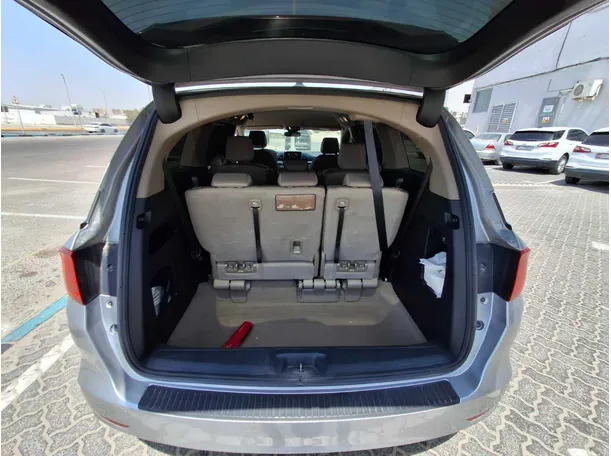 Car image 19