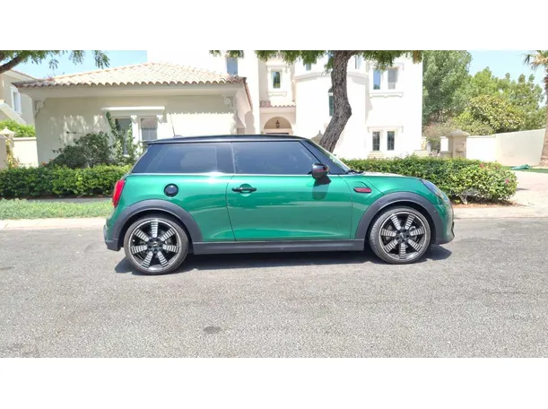 Car image 8