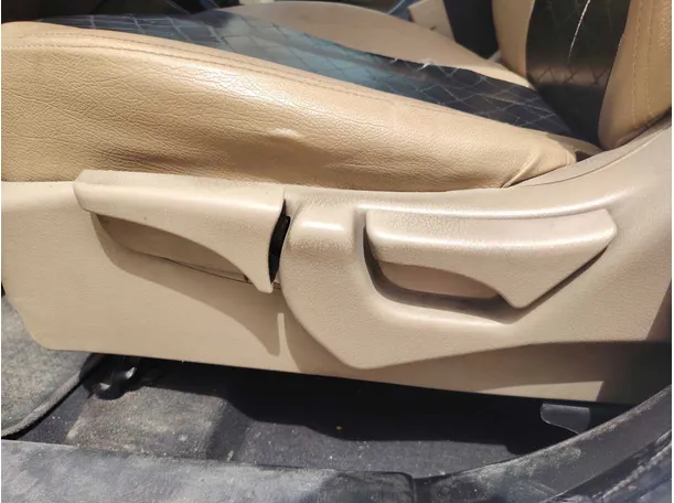 Car image 26