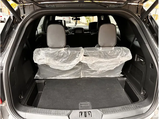 Car image 26