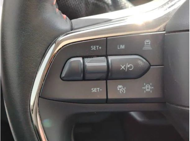 Car image 28