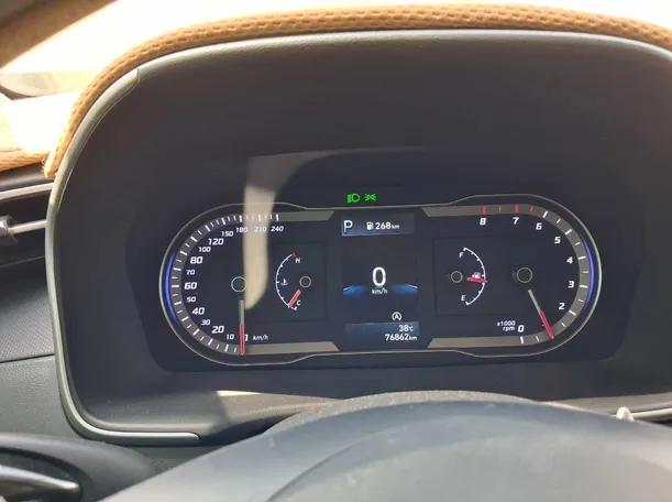 Car image 16