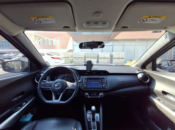 Car image 14