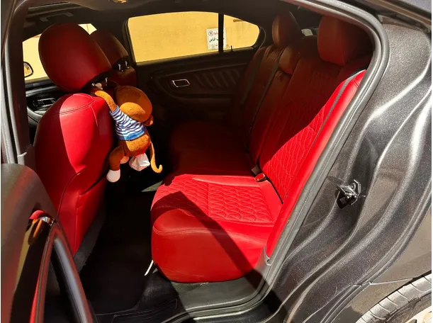 Car image 13