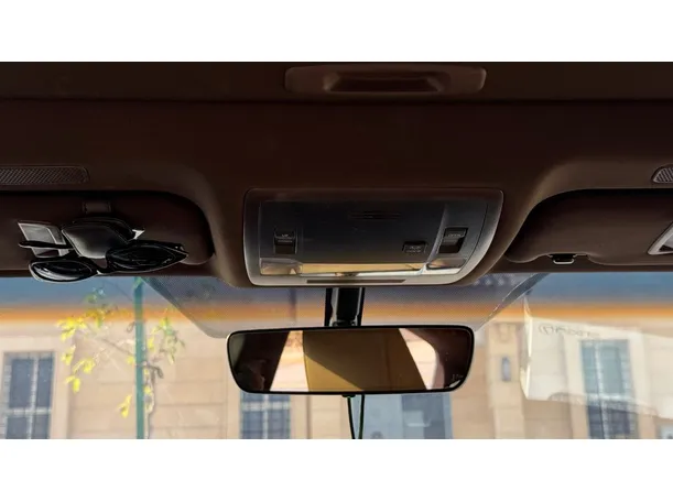 Car image 24