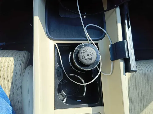 Car image 23