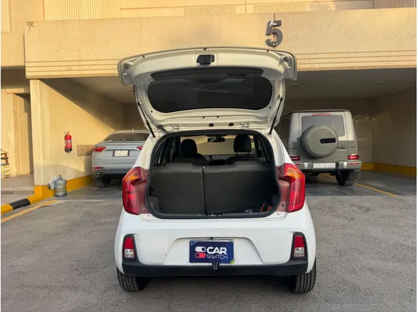 Car image 19