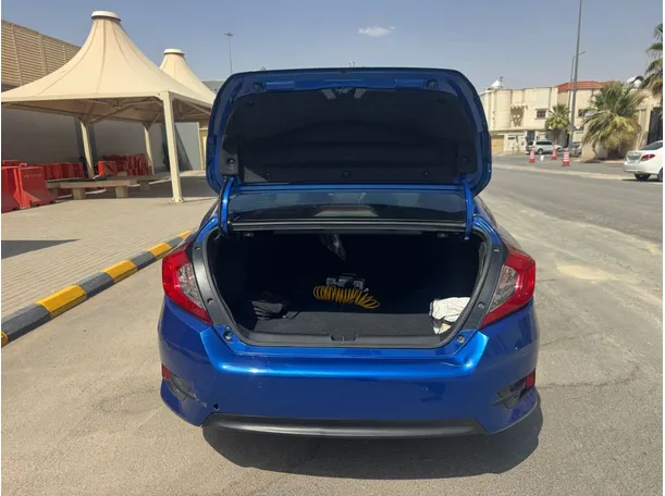 Car image 19