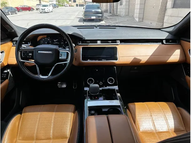 Car image 17