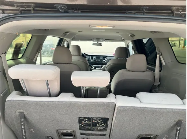 Car image 17