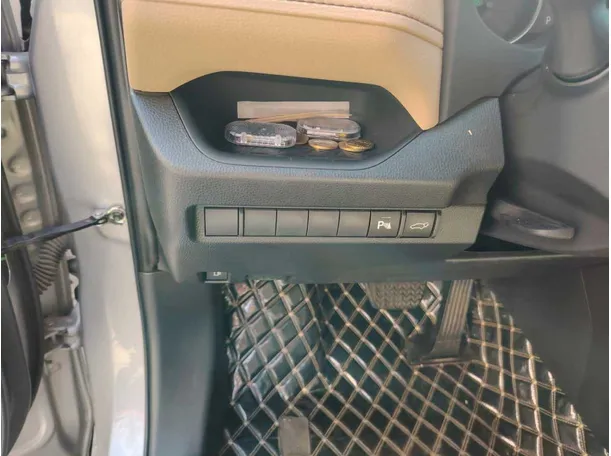 Car image 38