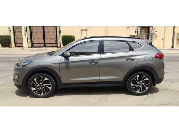 Car image 8