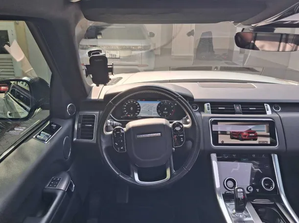 Car image 18