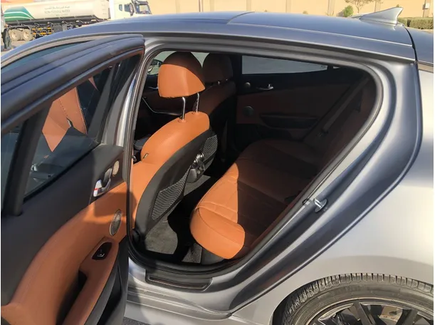 Car image 12