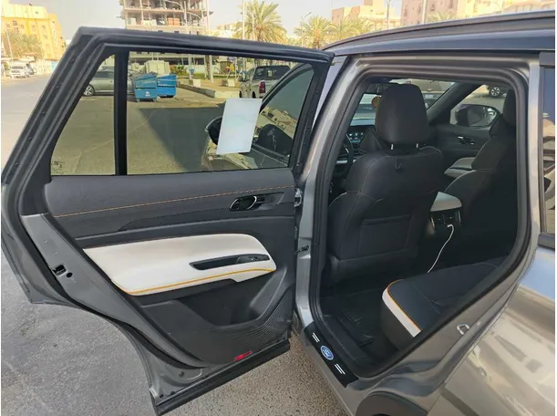 Car image 15
