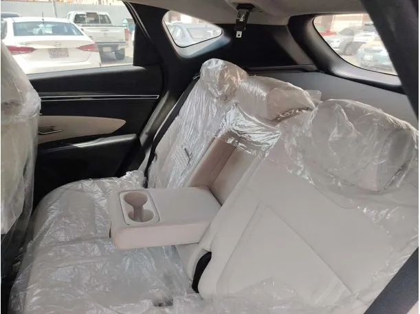 Car image 20