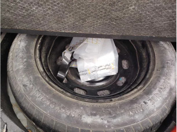 Car image 30