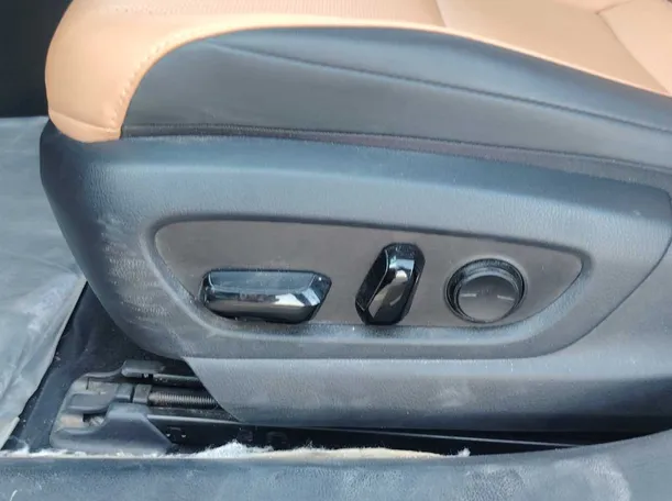 Car image 26