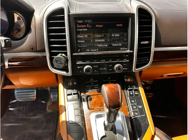 Car image 20