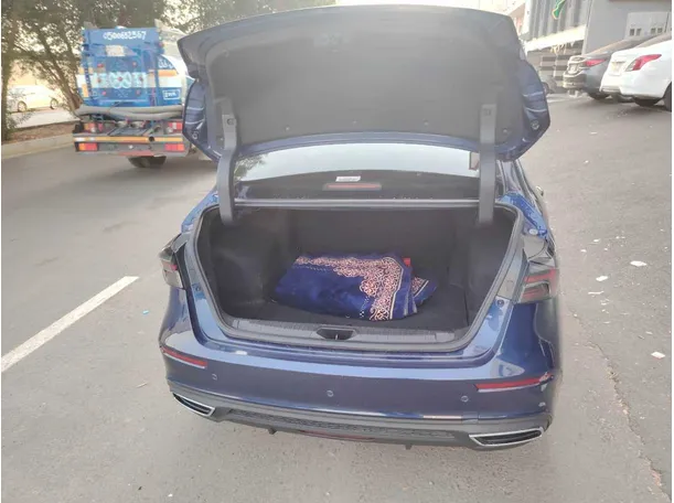 Car image 28