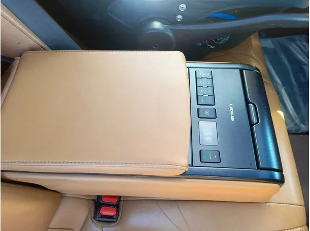 Car image 35