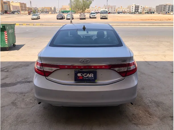 Car image 6