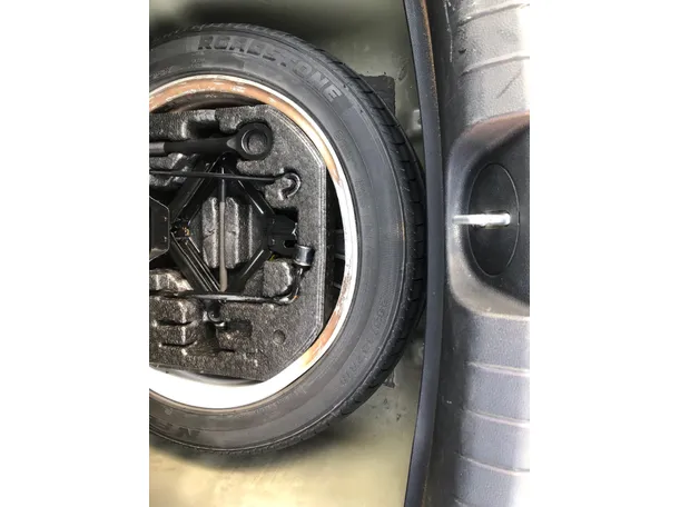 Car image 24