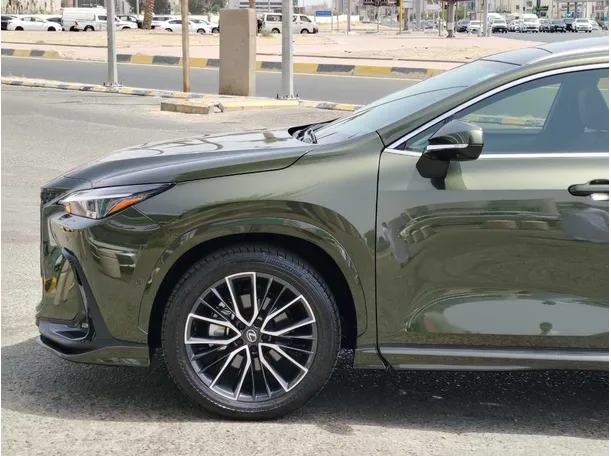 Car image 9