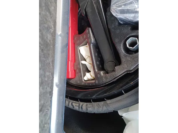 Car image 25