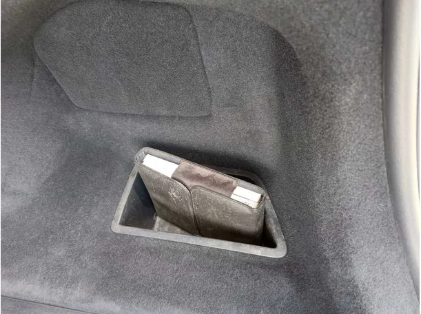 Car image 35