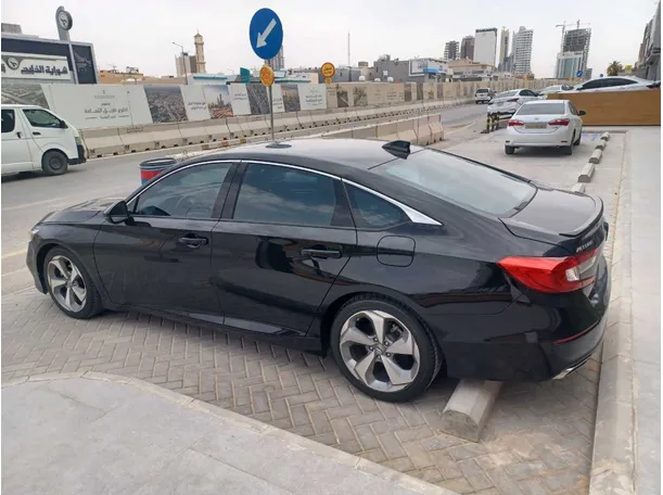 Car image 8