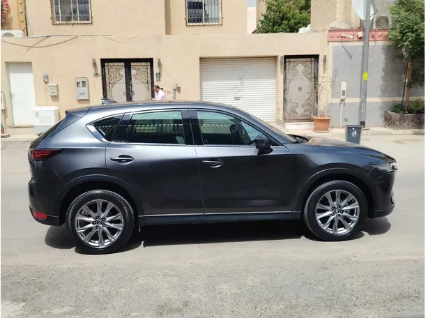 Car image 4