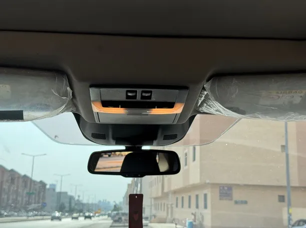 Car image 25