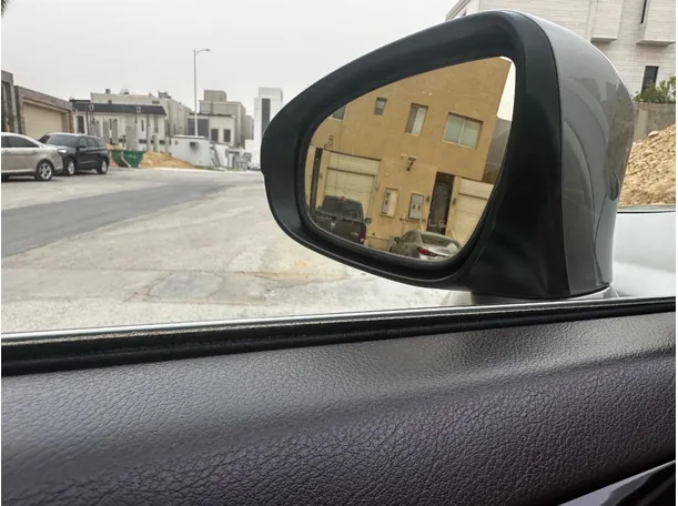 Car image 27