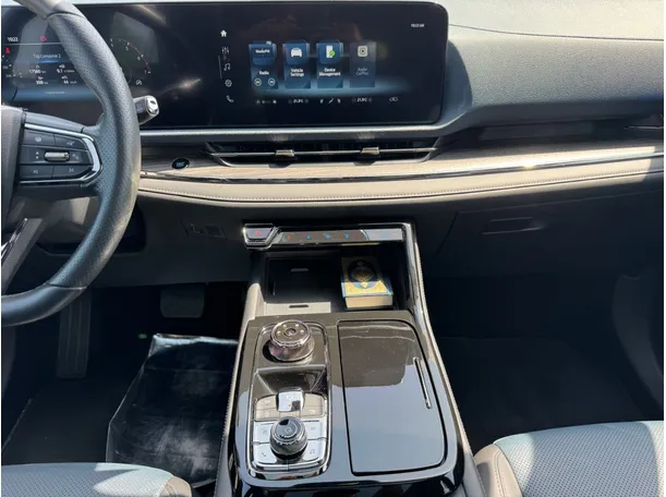 Car image 18