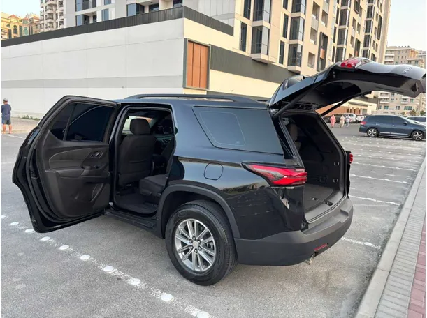 Car image 28
