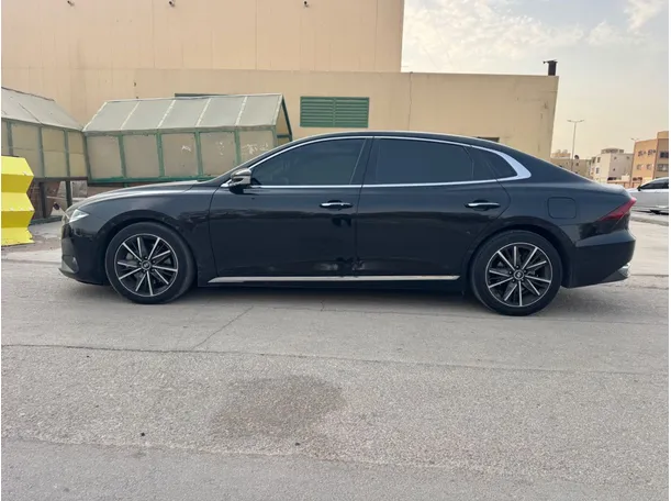 Car image 8
