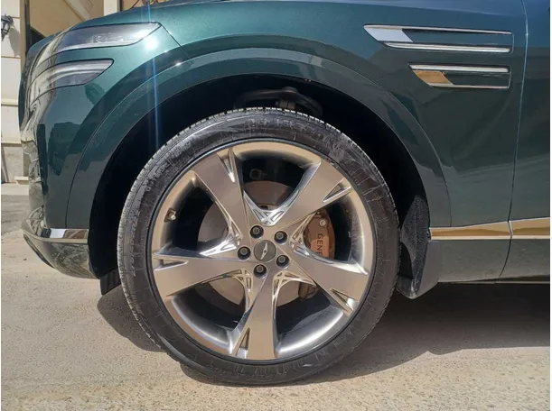 Car image 9