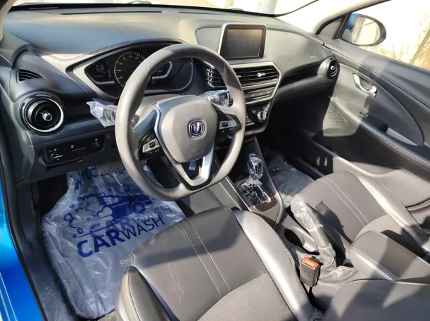 Car image 12