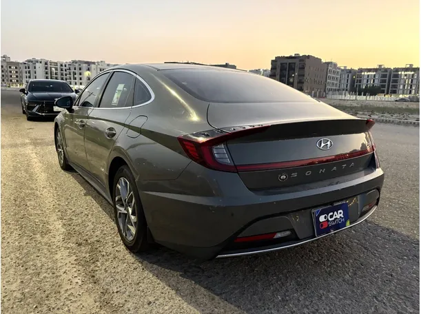 Car image 7
