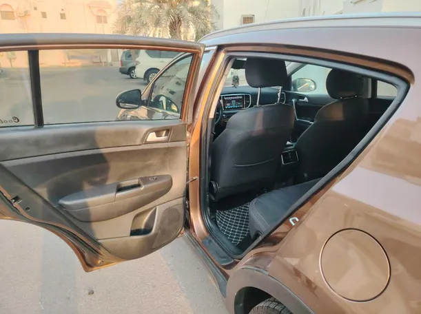 Car image 16