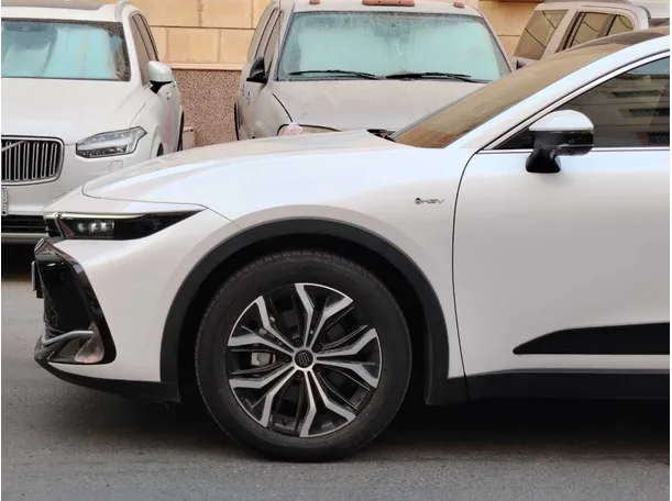 Car image 9