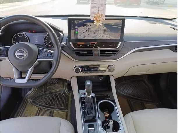 Car image 15