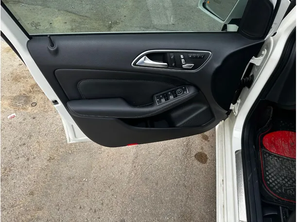 Car image 27