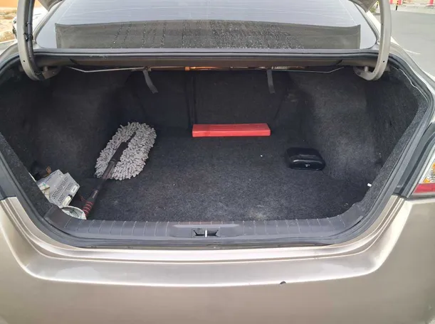 Car image 19