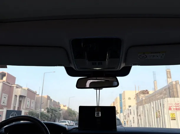 Car image 28