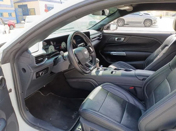 Car image 11