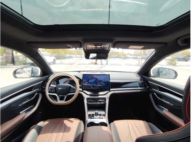 Car image 18
